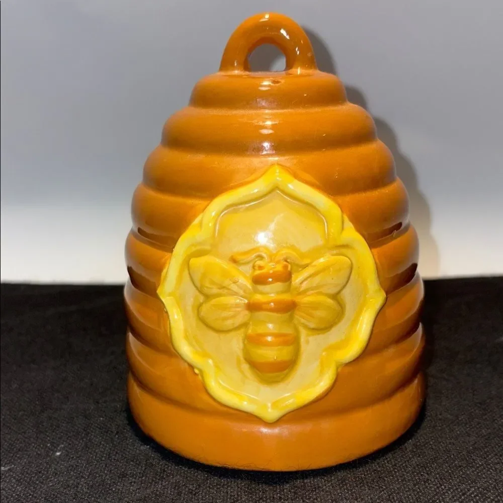 Boston Warehouse Ceramic Beehive Jar in Glossy Amber